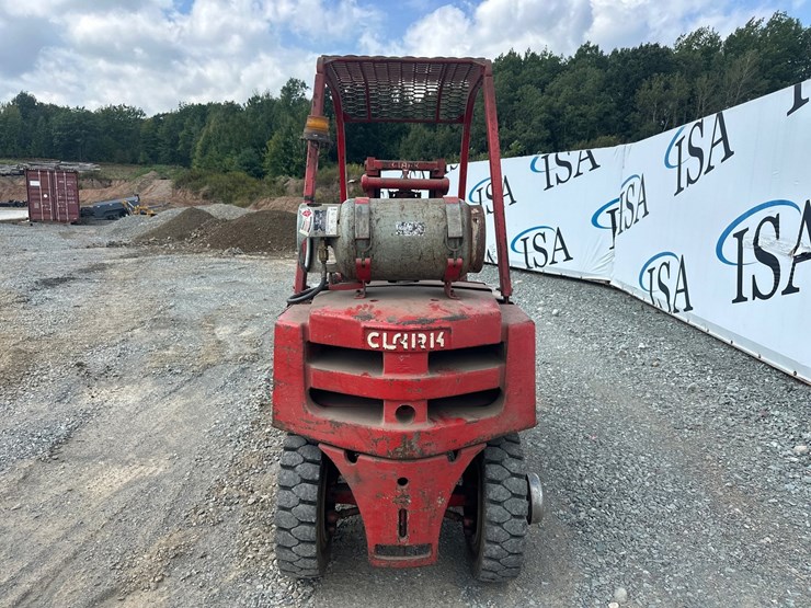 #61426-•-clark-forklift-image-4
