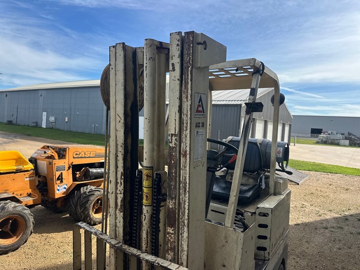 #3105-•-allis-chalmers-acc30-forklift-image-11