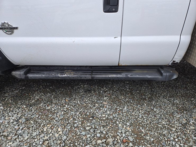 2011-ford-f550-image-16