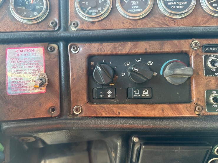 2005-peterbilt-379-image-64
