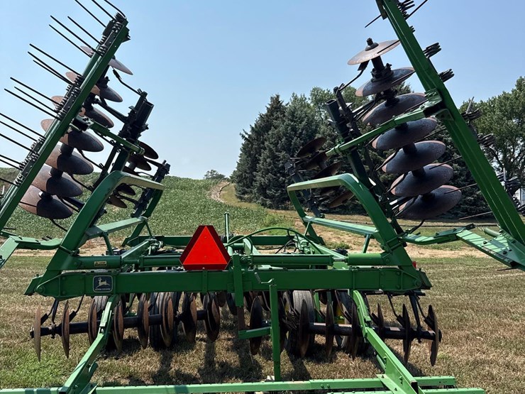 john-deere-230-image-5