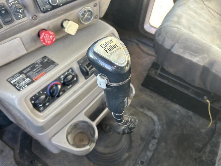 2001-mack-ch613-image-83