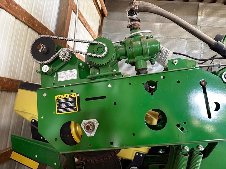 john-deere-1775-image-33