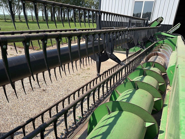 john-deere-220-image-21