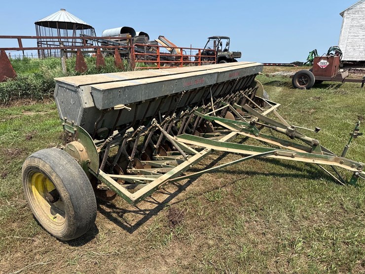 john-deere-van-brunt-12ft-drill-image-1