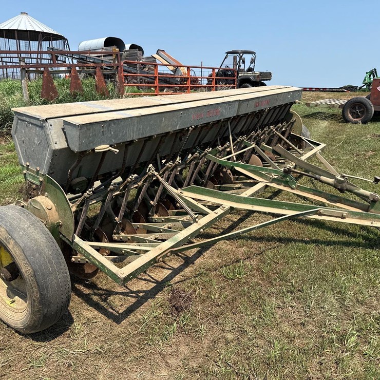 John Deere Van Brunt 12ft Drill