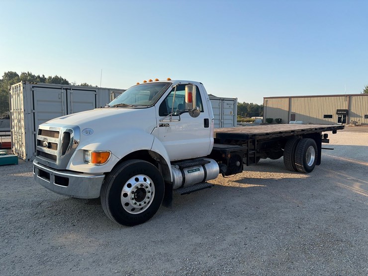 2015-ford-f750-image-1
