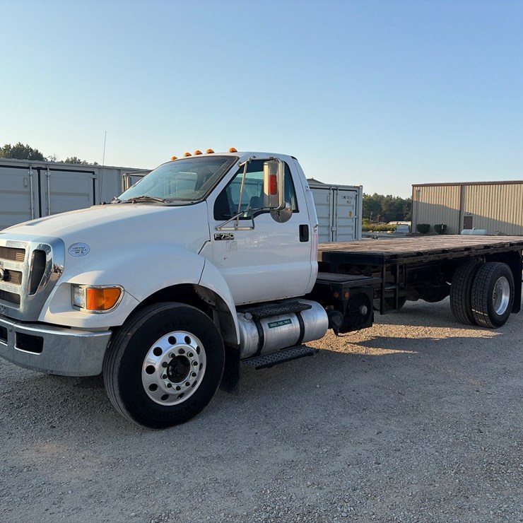 2015 FORD F750