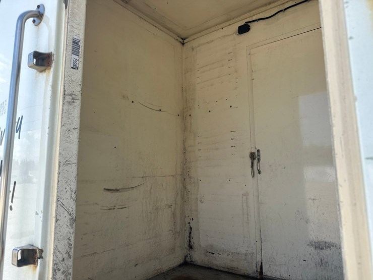2000-freightliner-fl60-image-27