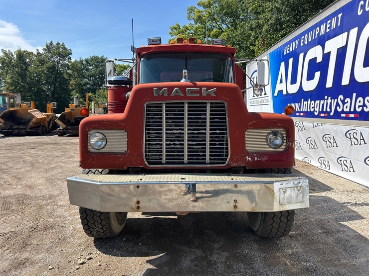 mack-rd690s-image-71