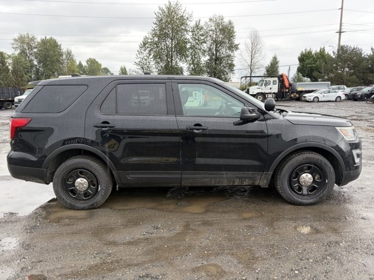 2017-ford-explorer-image-3