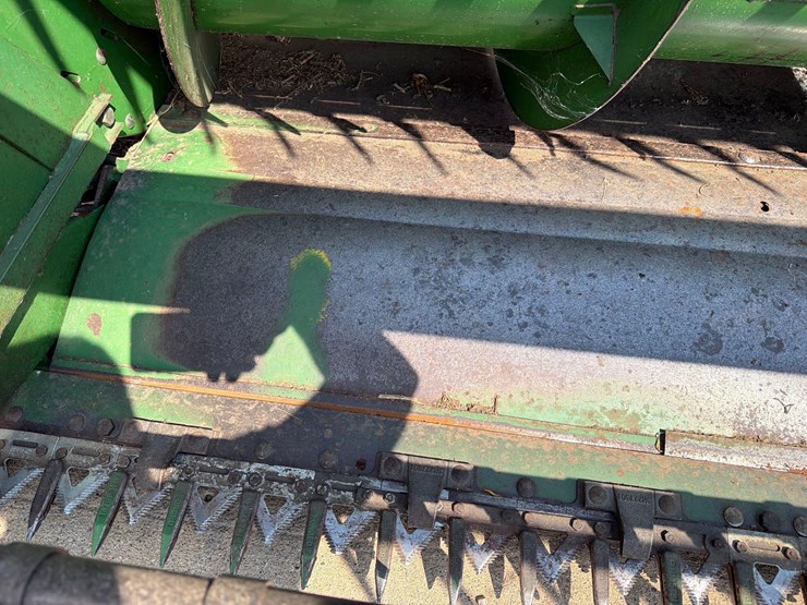 john-deere-220-image-28