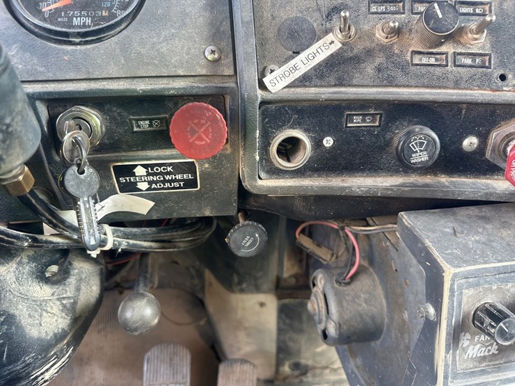 mack-rd690s-image-29