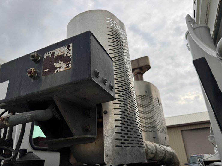 2015-mack-leu613-image-71