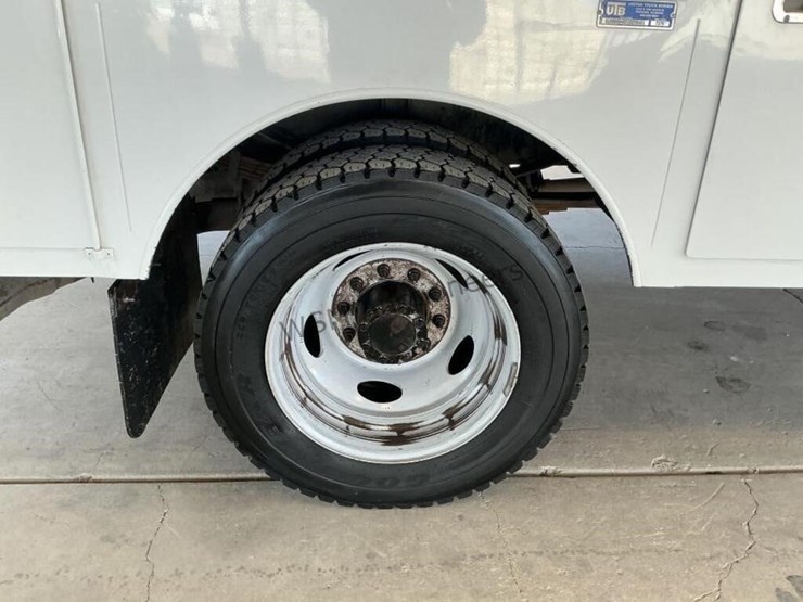 2014-ford-f550-image-8