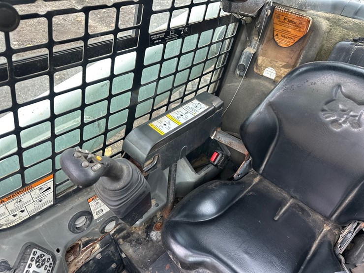 2012-bobcat-s850-image-34