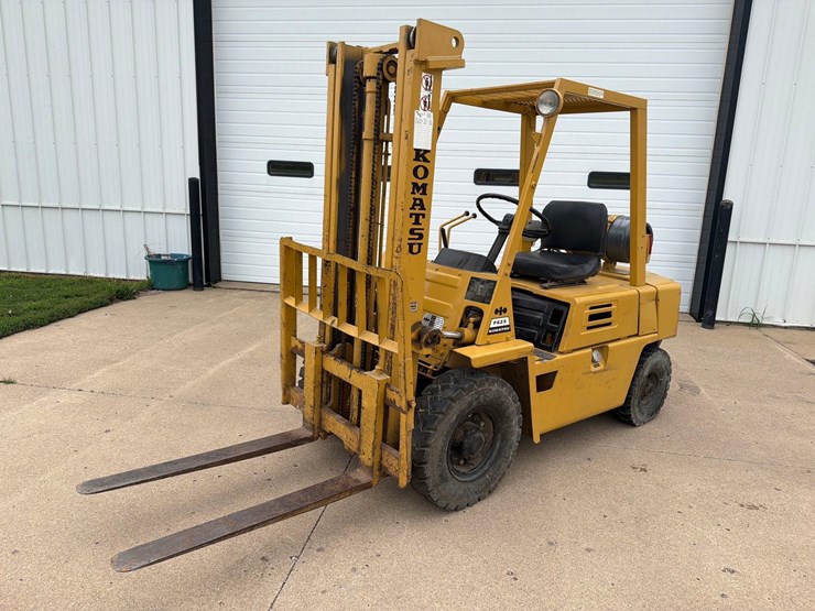 komatsu-fg25-propane-forklift-image-1
