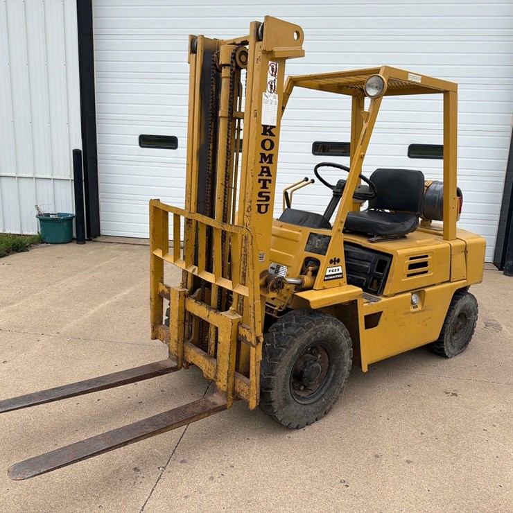 Komatsu FG25 Propane Forklift