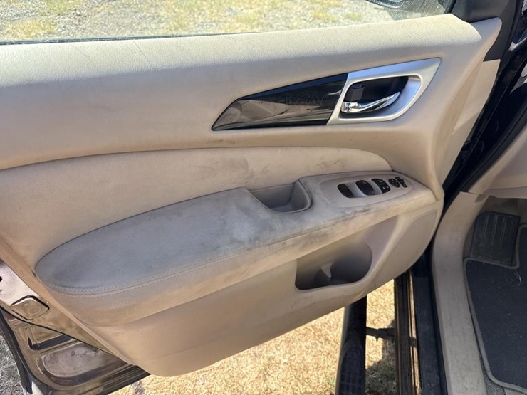2015-nissan-pathfinder-image-8