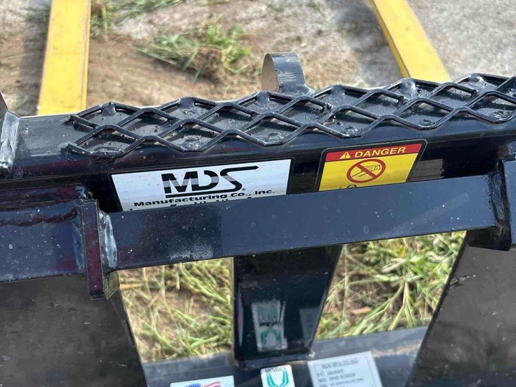 mds-skidloader-pallet-forks-image-13