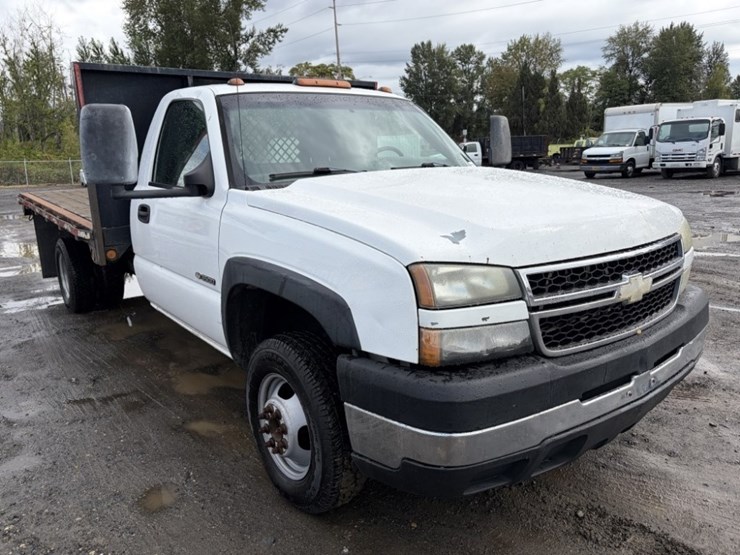 2006-chevrolet-silverado-3500-image-2