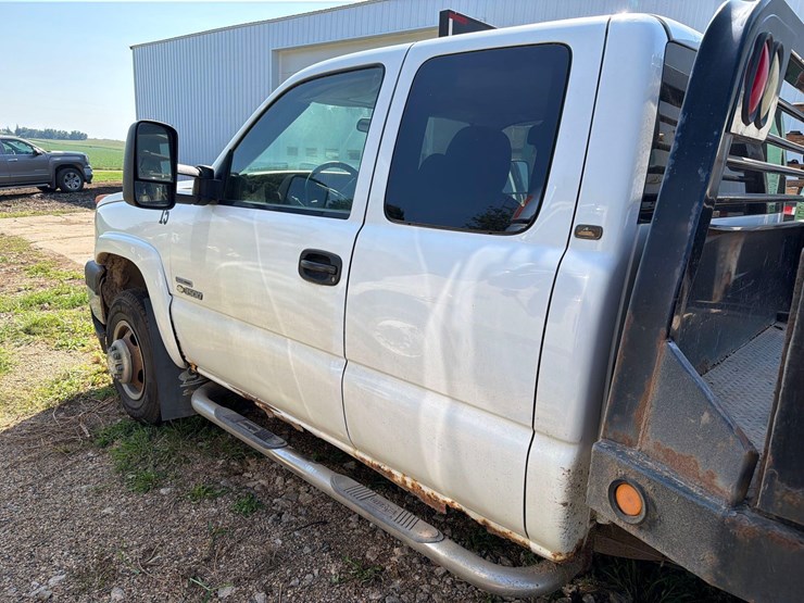 2006-chevrolet-3500-image-10