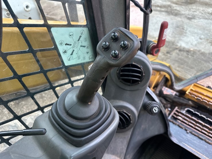 caterpillar-287d-image-28