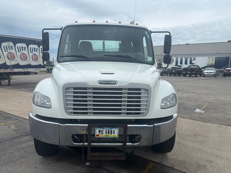 #2297-•-2017-freightliner-m2-single-axle-day-cab-truck-tractor-image-6