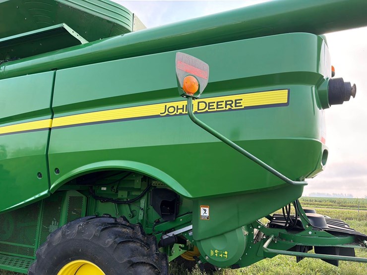 2013-john-deere-s660-image-34