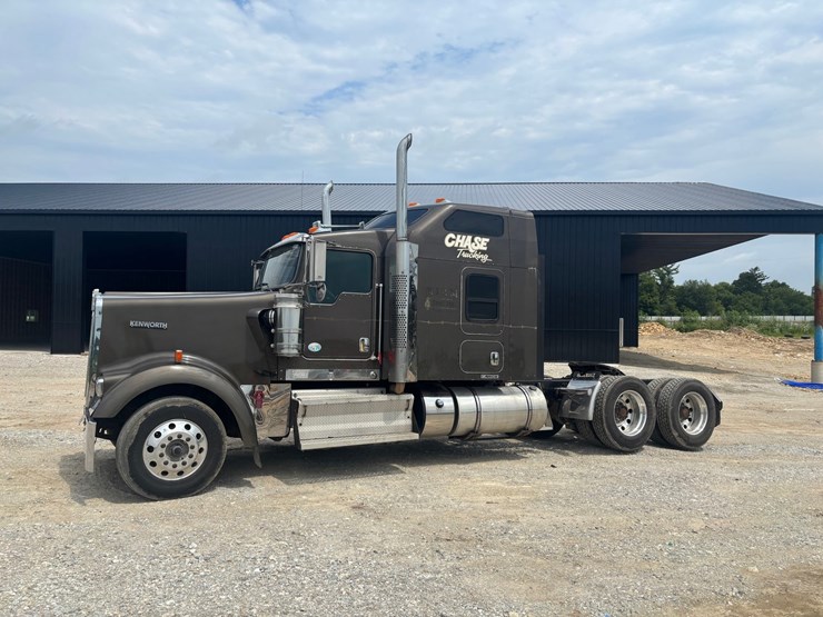 2012-kenworth-w900-image-1