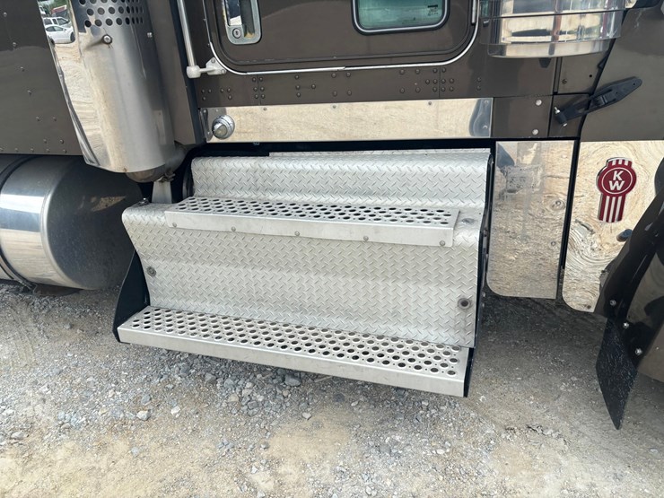 2012-kenworth-w900-image-29