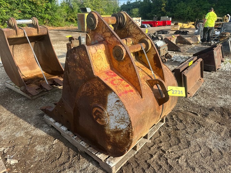 #2731-•-approx-36"-excavator-bucket-image-3
