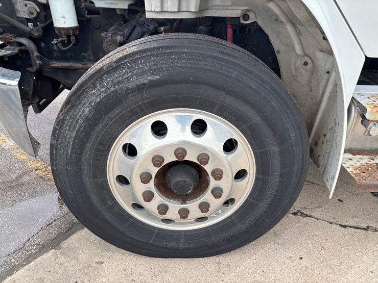#2297-•-2017-freightliner-m2-single-axle-day-cab-truck-tractor-image-89