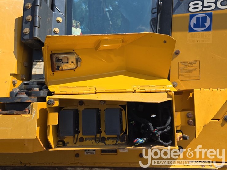 2018-deere-850k-lgp-image-37