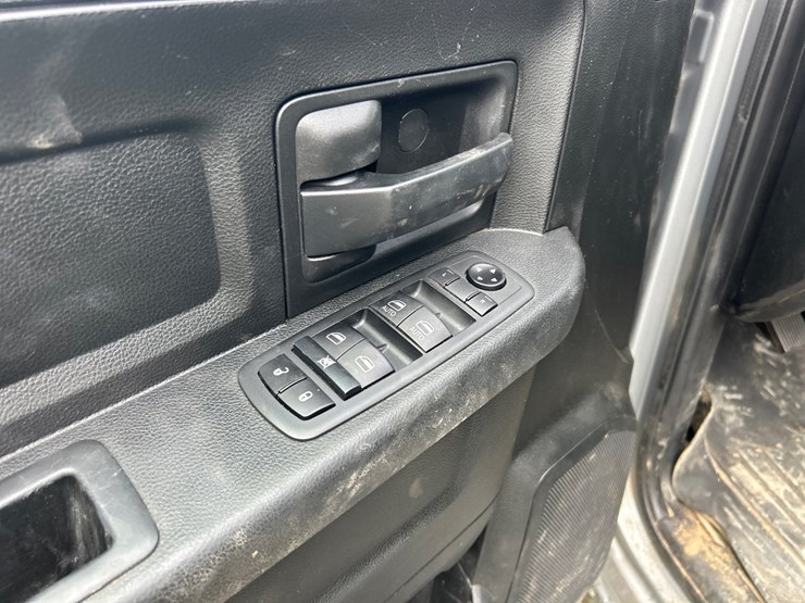 2021-dodge-2500-image-39