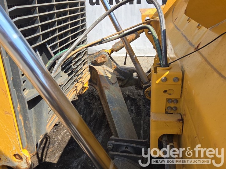2018-deere-850k-lgp-image-24