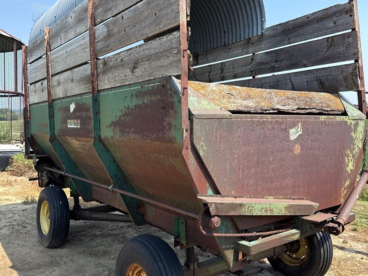 s&w-200-power-wagon-rear-unload-silage-wagon-image-3
