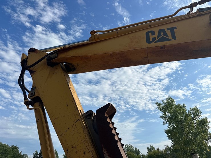 caterpillar-225d-lc-image-30