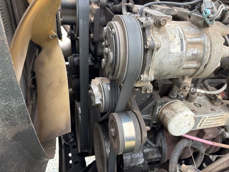 #61388-•-2004-international-5600i-quad-axle-dump-truck-image-29