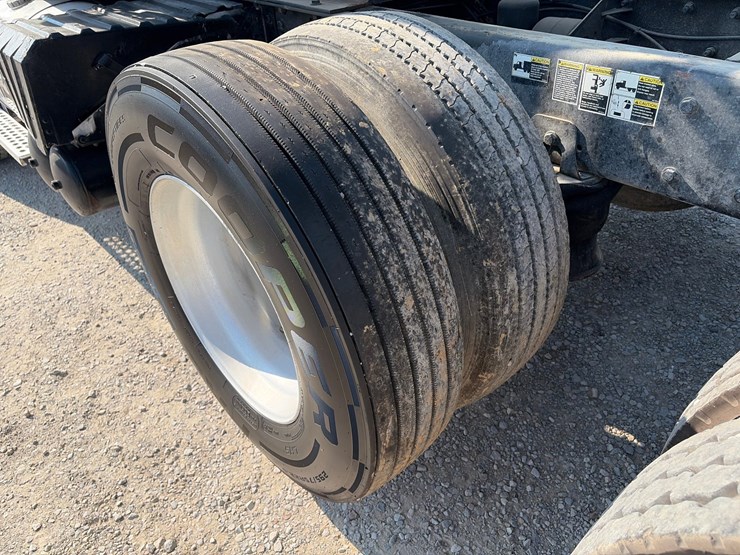 2019-kenworth-t800-image-27