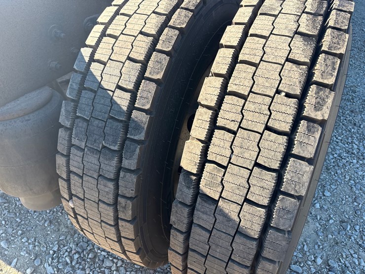2014-kenworth-t680-image-107