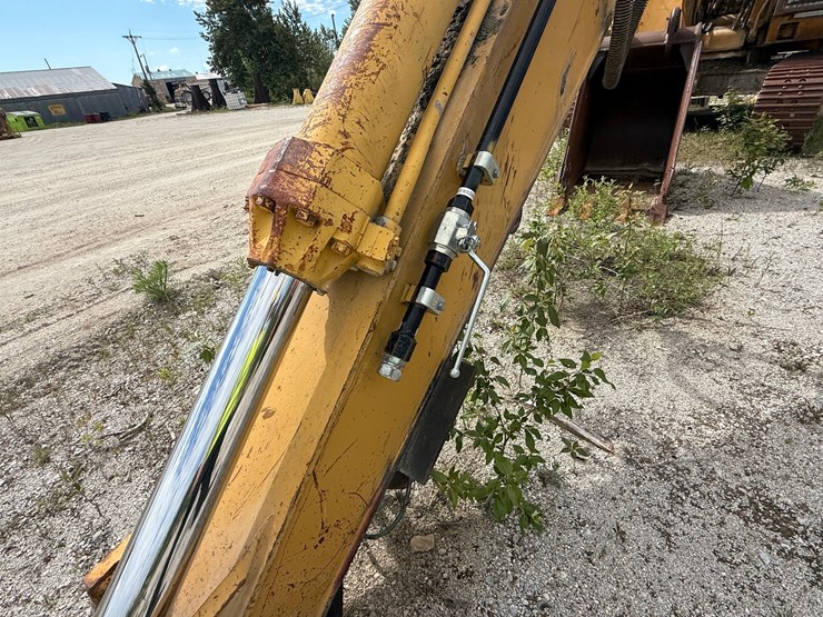 caterpillar-235b-image-10