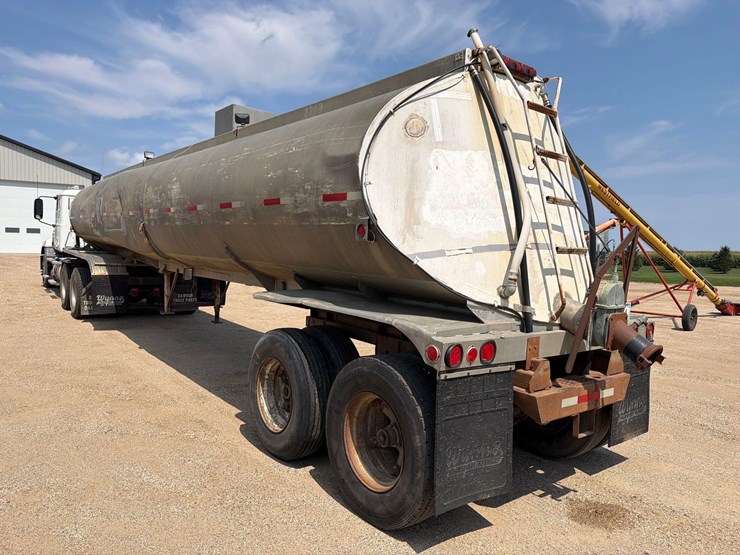 1959-fruehauf-tanker-image-2