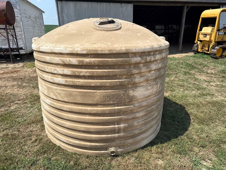 1200-gallon-poly-tank-image-1