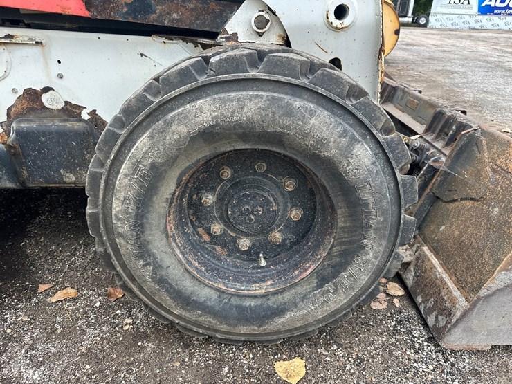 2012-bobcat-s850-image-57