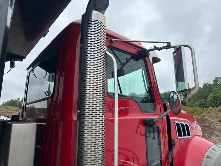 #61413-•-2013-mack-gu713-quad-axle-dump-truck-image-13