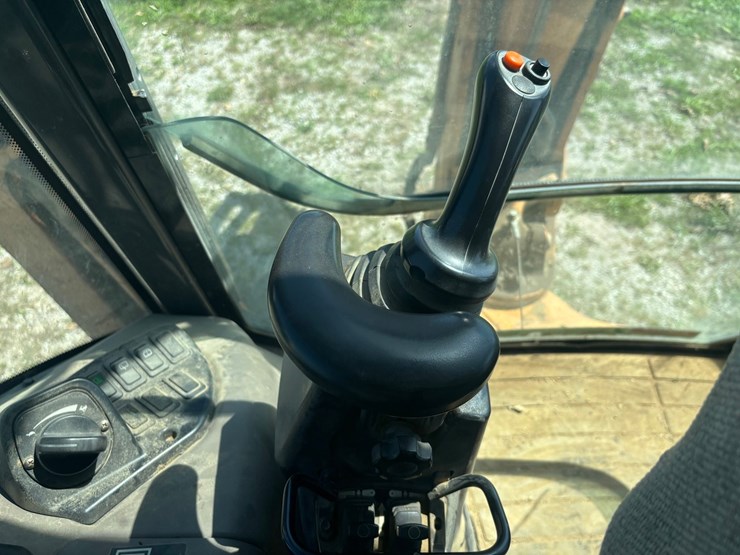 2009-case-580m-image-52