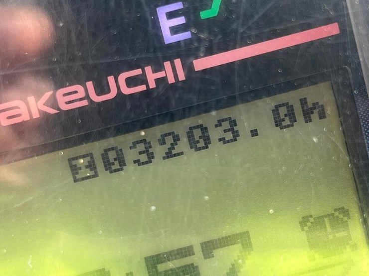 2016-takeuchi-tb260-image-26