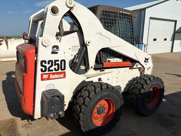 2008-bobcat-s250-image-4