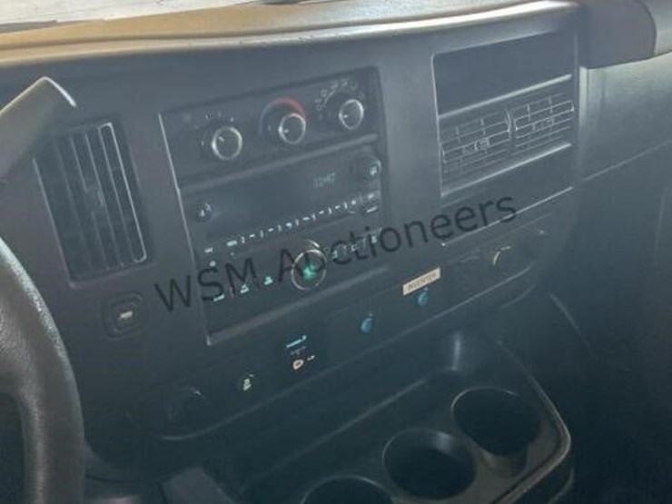 2015-chevrolet-express-3500-image-21